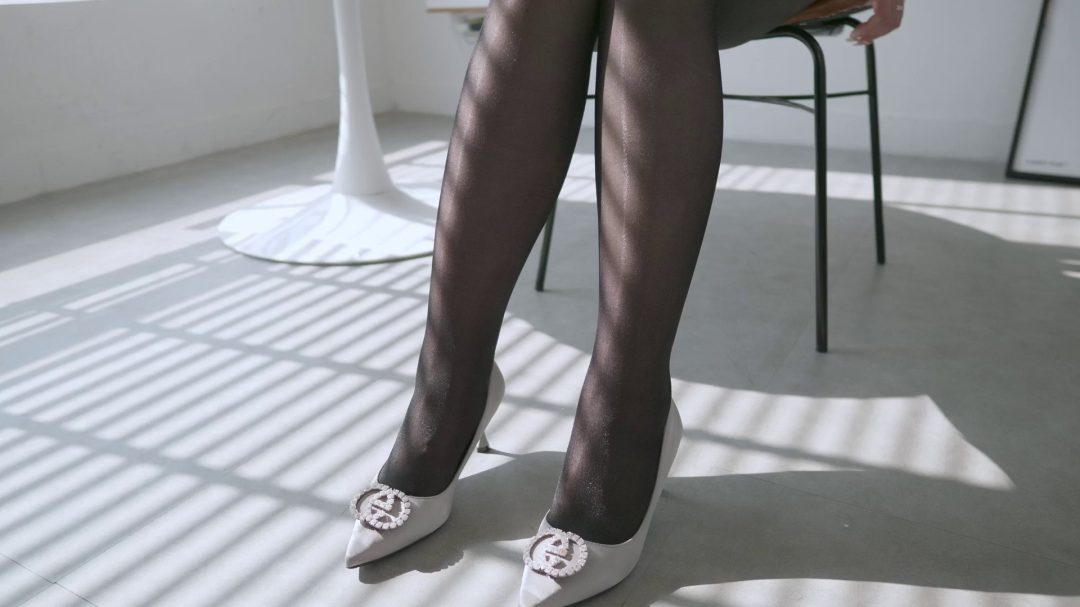 斜阳下的紧缚，胸缚，黑丝，口球，超短裙-1