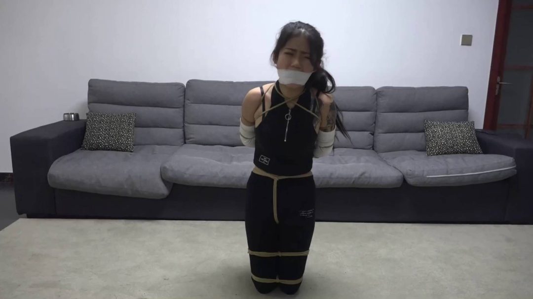 定制漂亮女孩居家驷马 丝袜堵嘴-4