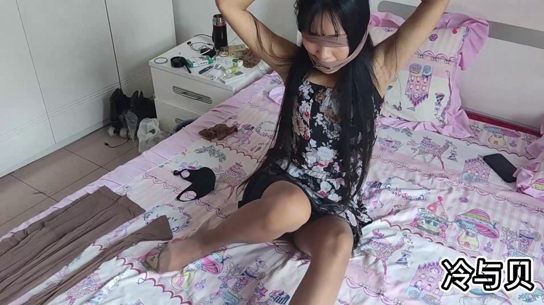 定拍的丝袜堵嘴套头捆绑调教-3