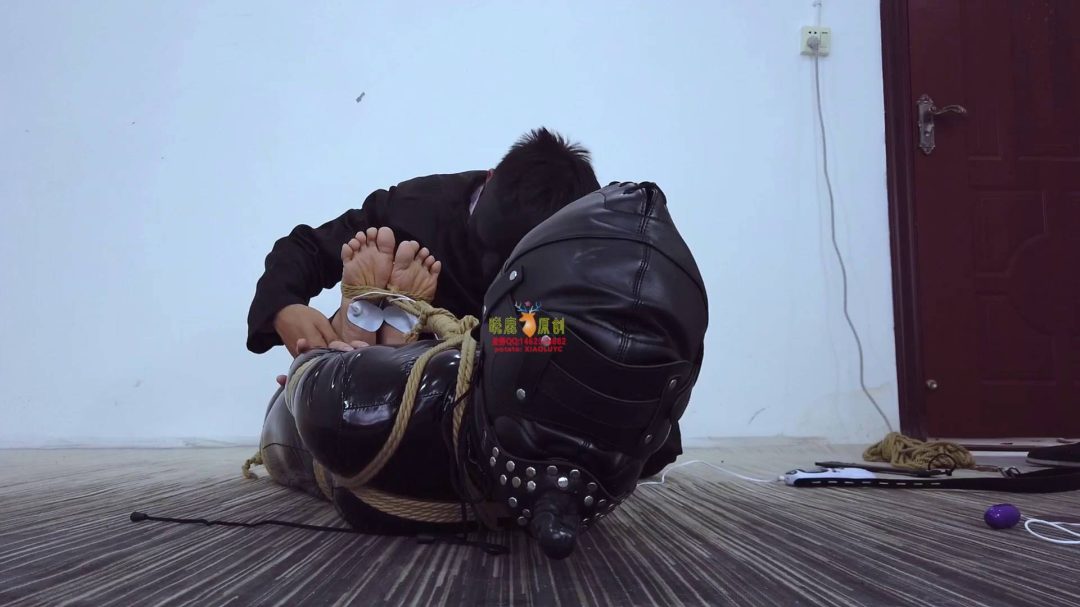 露露丝套头（下）强迫驷马后用丝袜堵嘴，口球等堵嘴，全包头套-4