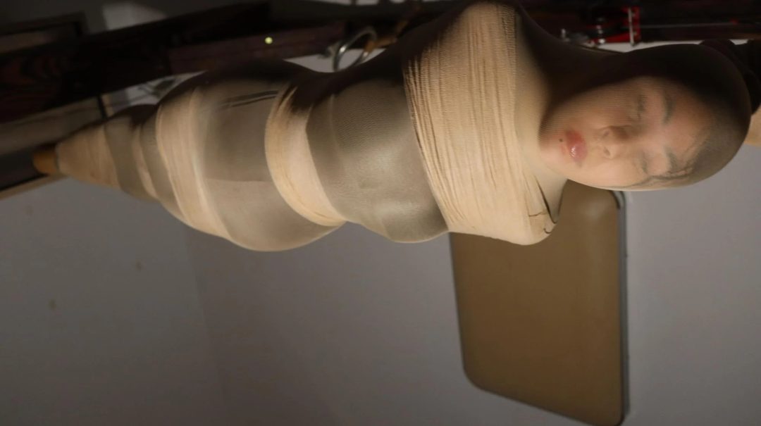 另类的丝袜木乃伊-2