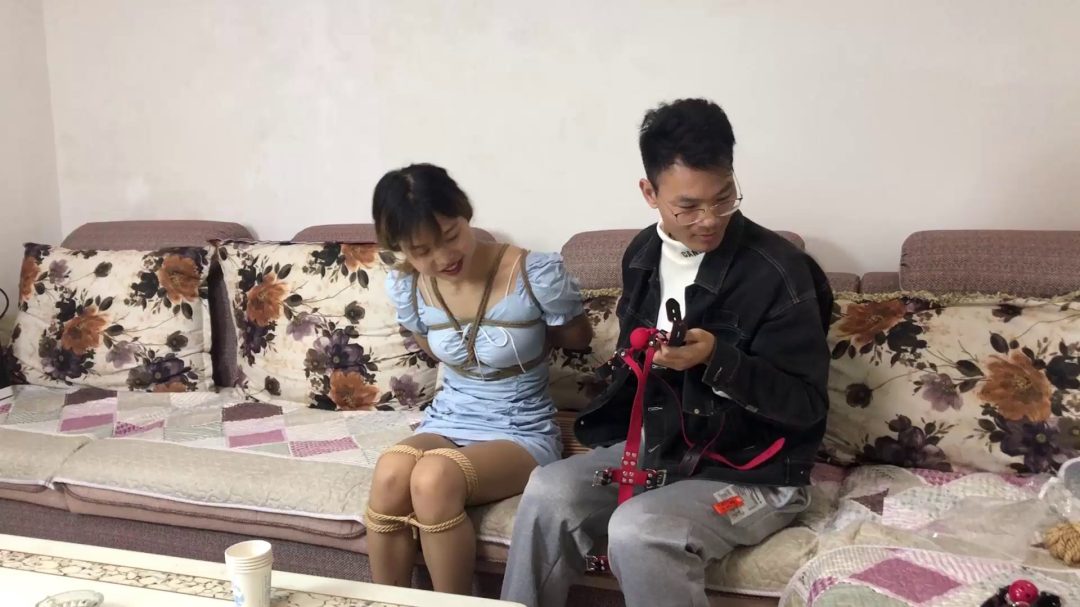 大嘴女孩丹然的捆绑体验 口枷堵嘴-4