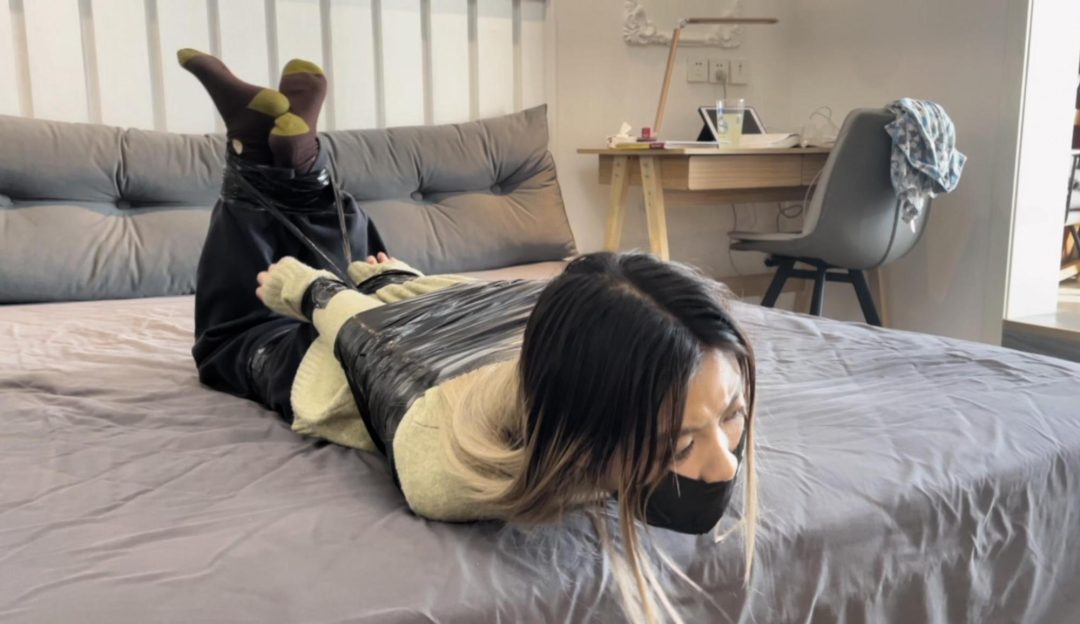 【小晗】小唅的半驷马缚，双手用胶带包起来，怎么解，也解不开嘴巴-4