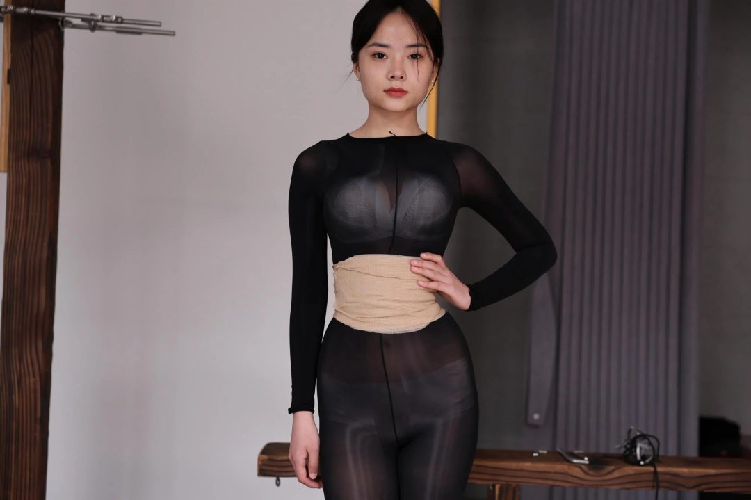 把美女安装在柱子上！-3