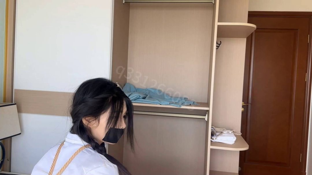 衣柜里的黑丝美女-8