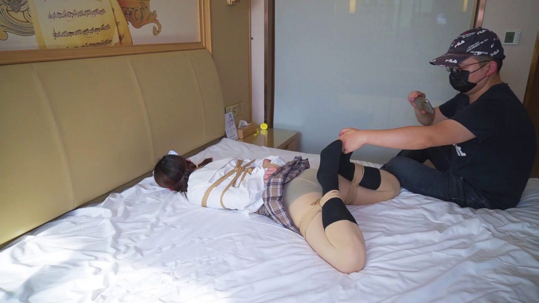 幼师小小日系JK双层丝袜 驷马捆绑的各种形态 哪一种最难受-2