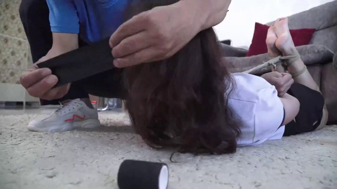 定拍新兄妹打赌绳劫-7