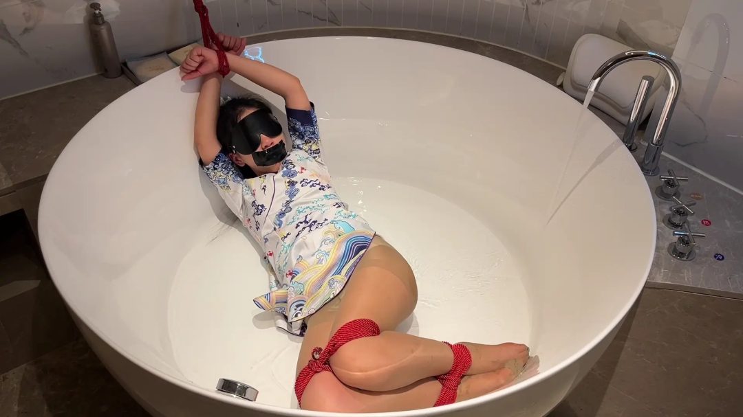 【灰色丝袜/咖色丝袜】【浴缸】【丝袜堵嘴】-3