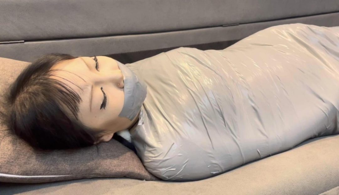 【小鹿】又到了，小鹿的胶带木乃伊时间-8