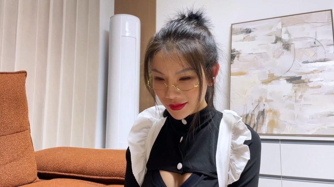 云雀定拍《女仆与千金——鸠占鹊巢 01》饱和式剧情 强势的千金被伪装拘束 别人无法看出 女仆代言了她的一切 急的呜呜直叫 最后变成了女仆的小狗 吴晗 柳洋 绝美精彩演绎~-3