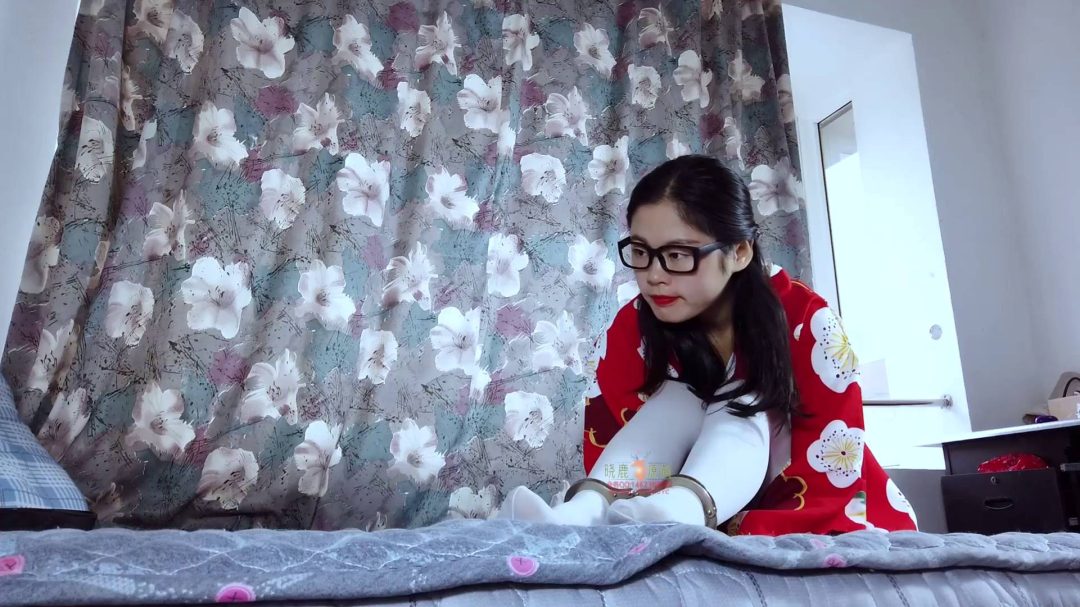 日本妻百岛盒子 百岛在家服侍丈夫,不小心弄伤了丈夫,脾气暴躁的丈夫决定好好惩罚百岛-8