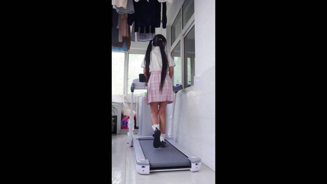 定拍虐足跑步机，捆绑单腿吊，脚踩绿豆折磨-2