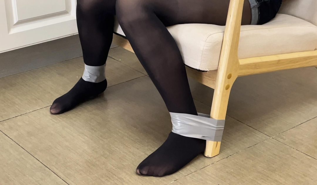 缚艺录 【小知】黑丝、胶带、椅子与多重封嘴-6