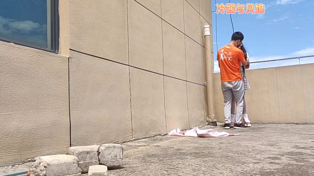 天台轮滑美少女的镣铐捆绑-8