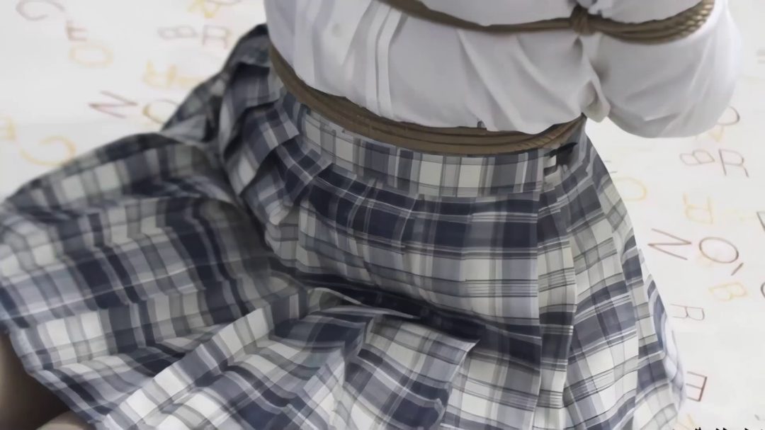 大学生新妹子口球捆绑放置 大量口水-3