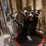 女高管下班不回家，直接来见主，自觉穿上乳胶衣过膝长靴，龟甲四肢蜘蛛绑