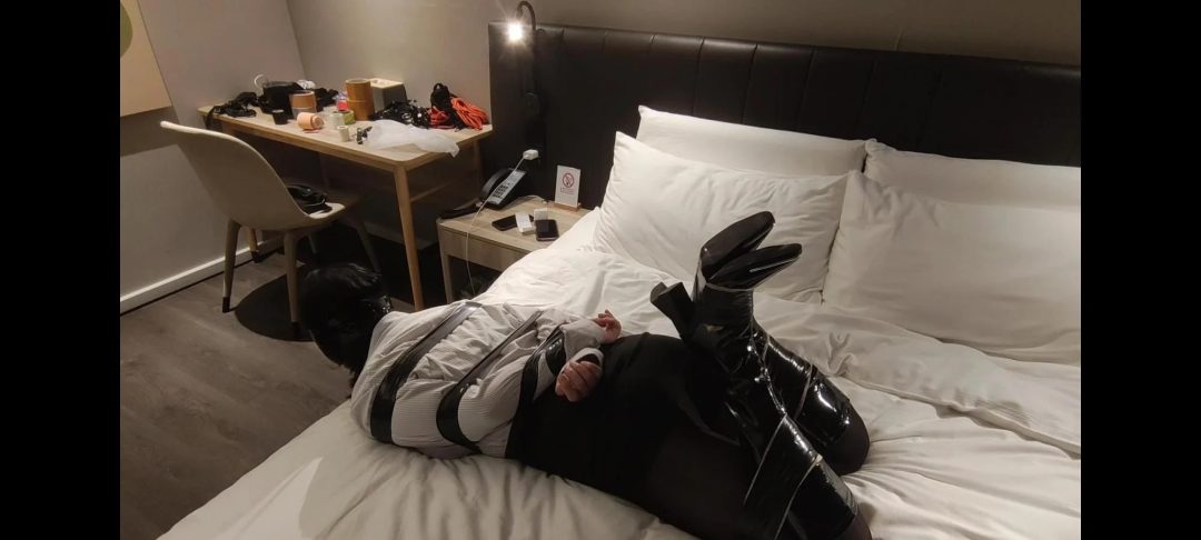 可可油丝长靴 制服 高跟鞋 封嘴 驷马放置-1