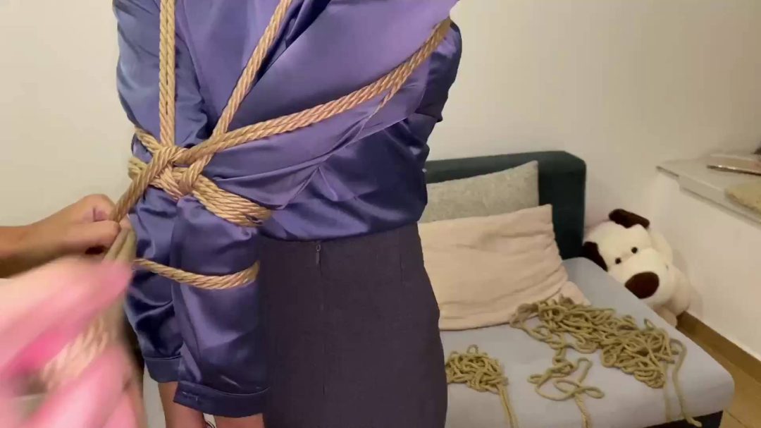 沉浸式绳艺体验 丰富多样的捆绑道具和花式，小姐姐幽默搞笑解说风格-7