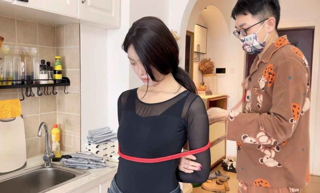 【缚艺录】【小林定拍】丝袜塞嘴+红绳驷马+粉色胶带捆绑-1