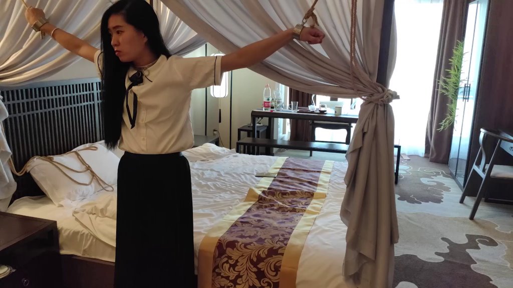 妻奴调教日记第二部（上） 戴枷展示茶艺 锁死囚铐 大字吊 藤条鞭打 调戏电击-4