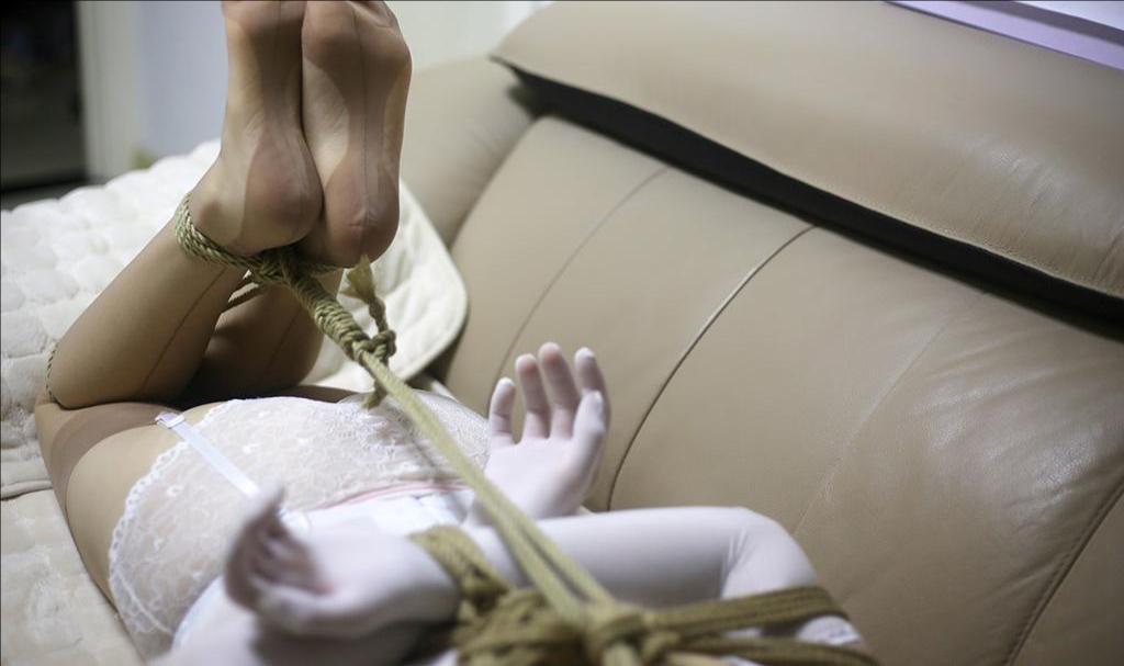 【旋律《七夜》】第一夜——紧缚放置（OL装，欧美吊带丝袜，颈手脚连铐，日式，驷马等）-4