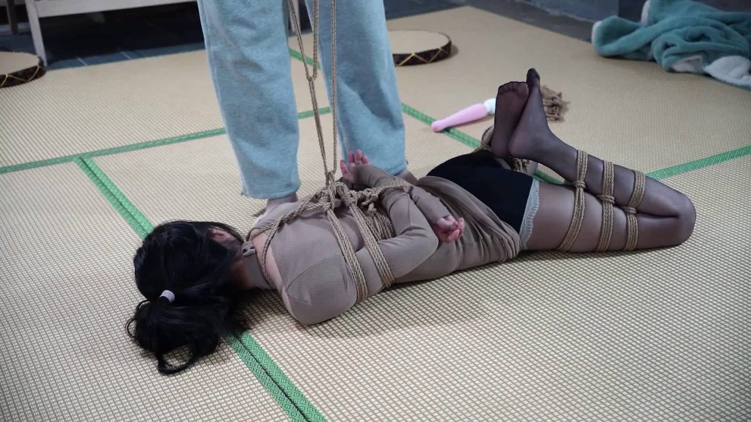 分腿驷马，肌肉贴封嘴，跪吊-4