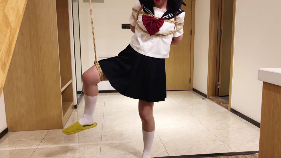 【臭脚妹妹】【白丝】【吊缚】【放置】【口球】【挣扎】-4