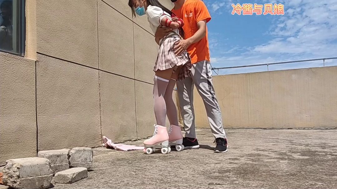 天台轮滑美少女的镣铐捆绑-5