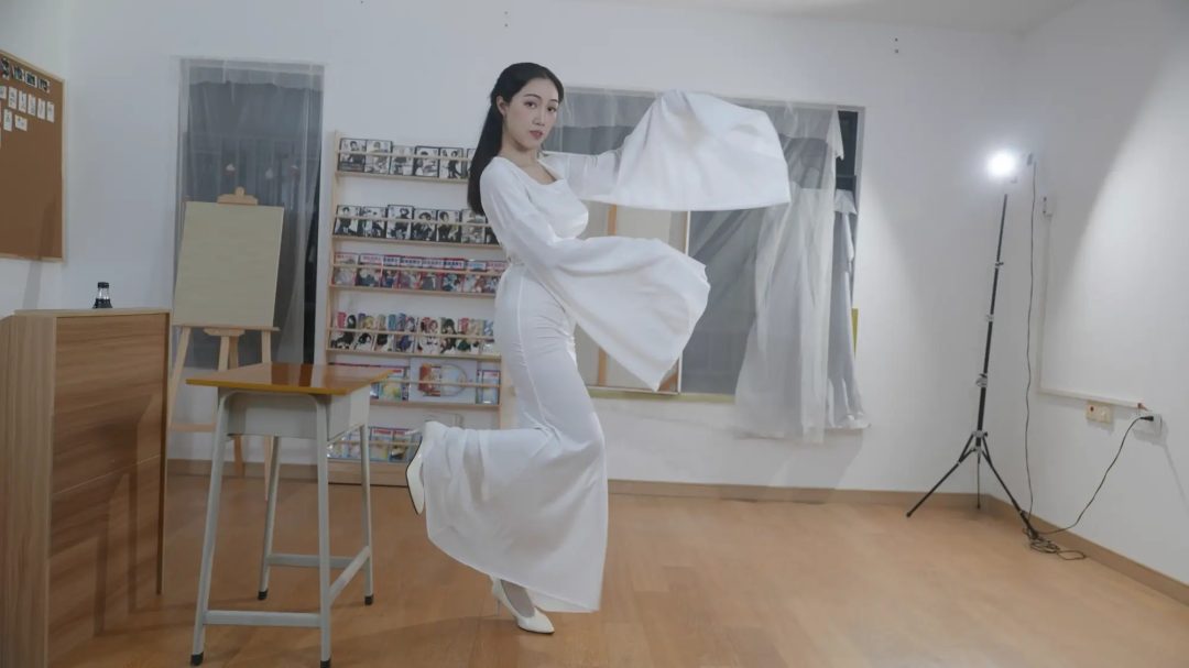 万圣节绑了个女幽灵-3