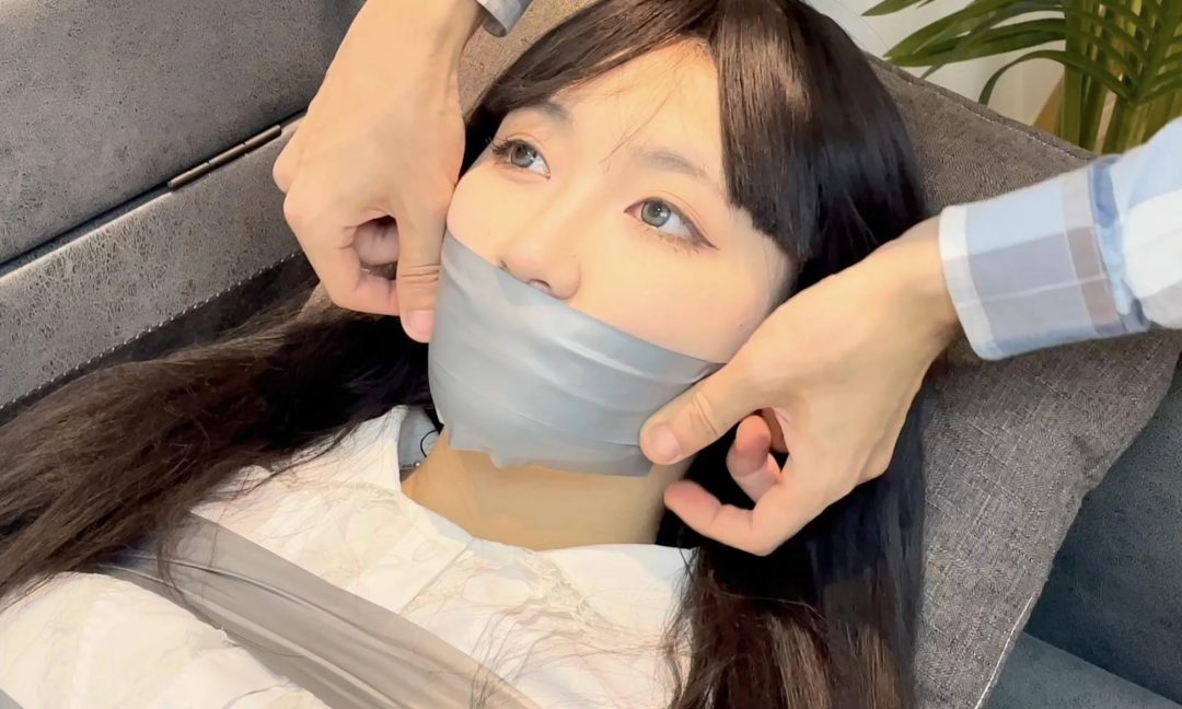 【小怀】 新模小怀，明星像的模特，挣扎程度也很不错，黑丝美腿尽显无疑-4