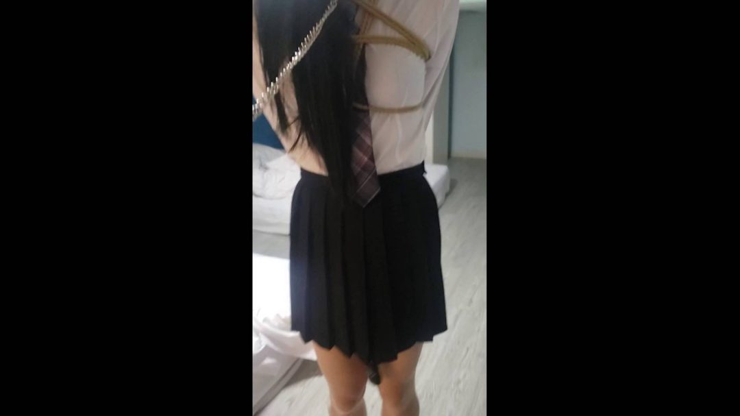 18被主人强制关在柜子里睡一晚，第二天醒来居然还要被绑在茶几上-2