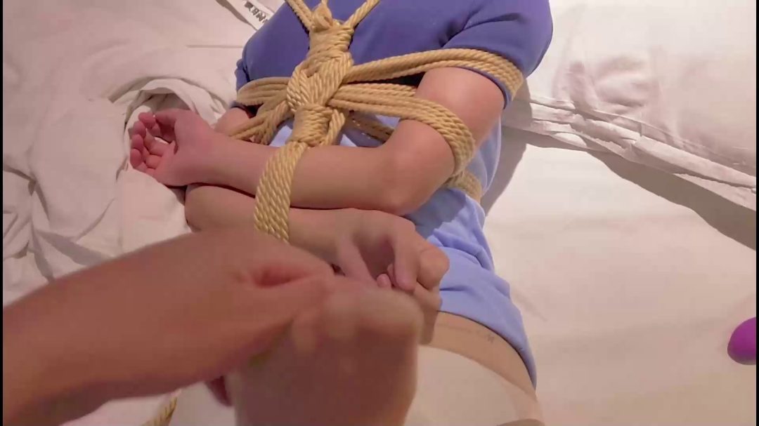 邻居妹妹2妹妹的18岁第二次正式开篇。tk，丝袜胶带封嘴，口球堵嘴-8