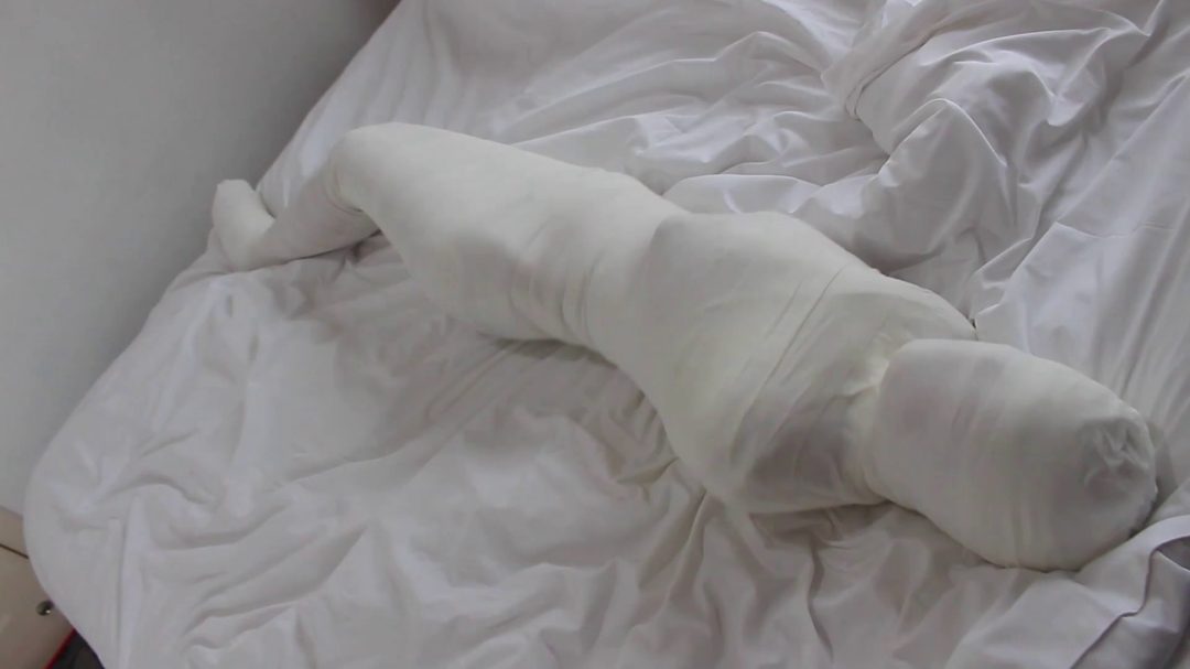 白丝妹子 捆绑 滴蜡 全包木乃伊-6