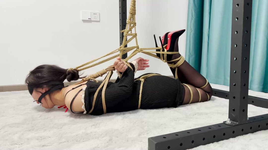 后手观音跪吊+日式后高手驷马。口水拉丝，记录涵涵第一次被绑哭-7