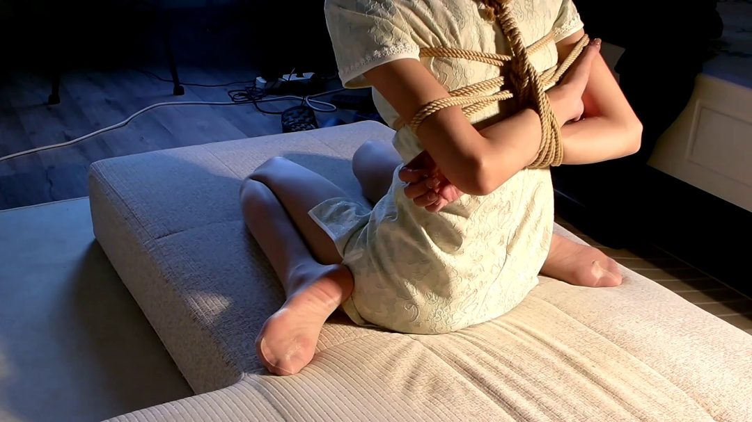 长腿欣悦素黄小旗袍肉丝绳缚，花样禁锢第一季-1