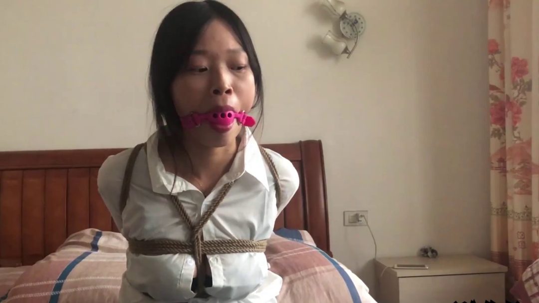 妹子小雪捆绑模拟-5