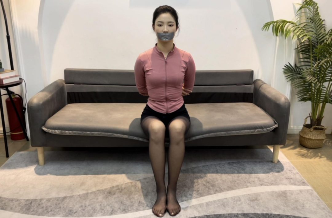 小橙的挣扎我一直很满意，再加上出众的气质，很好的身材，多角度运镜，带来最真实的挣扎感-1