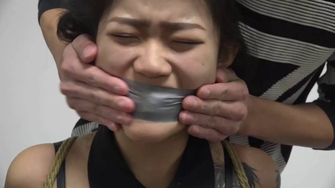 定制漂亮女孩居家驷马 丝袜堵嘴-1