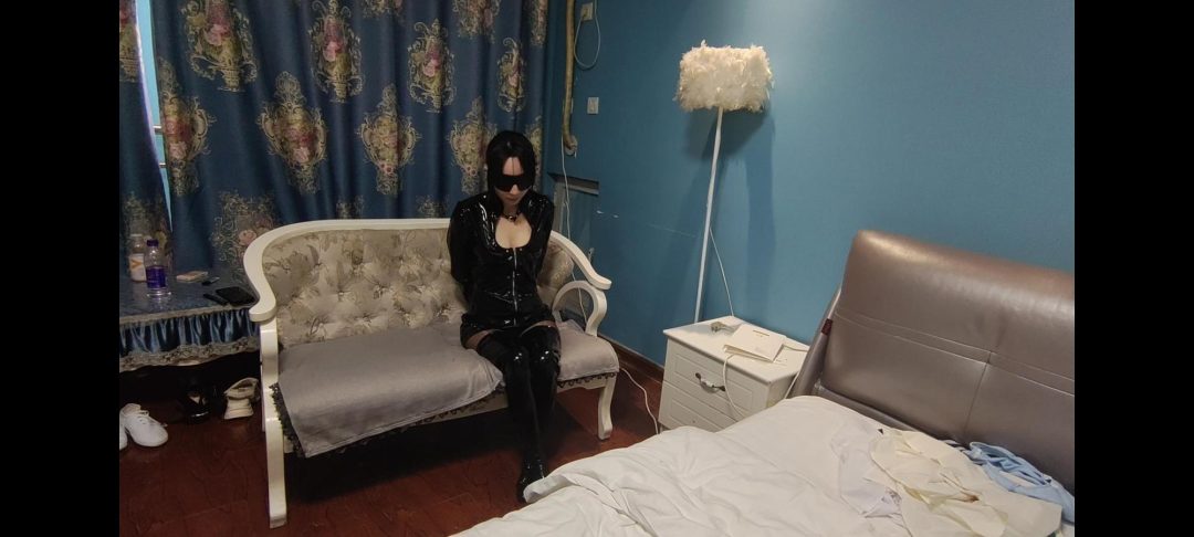 嗷嗷皮衣胶带捆绑-1