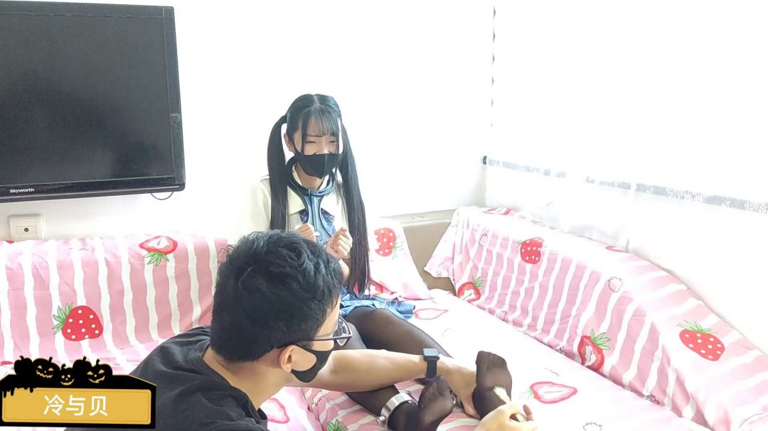 黑丝jk美少女 手颈枷+镣铐拘束tk挠痒-3