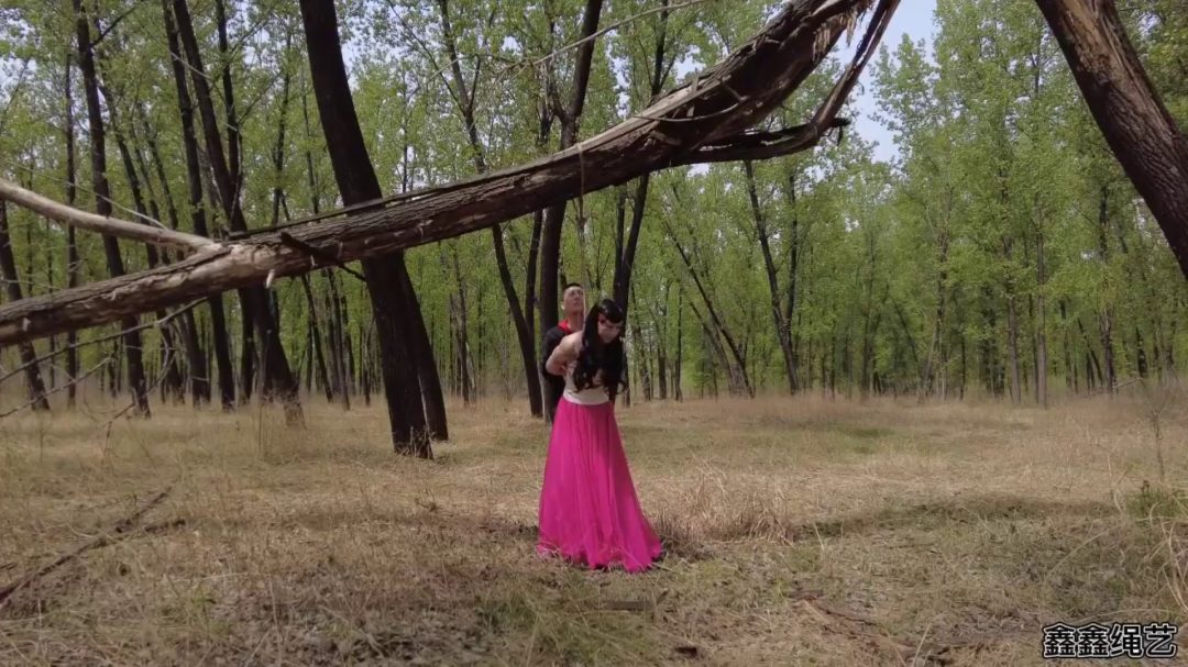 果冻布丁户外吊缚-4