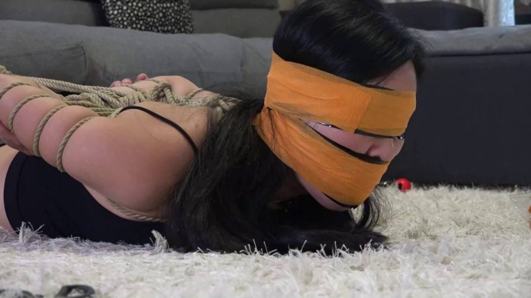 王仟雅五花驷马塞嘴封眼挣脱-4