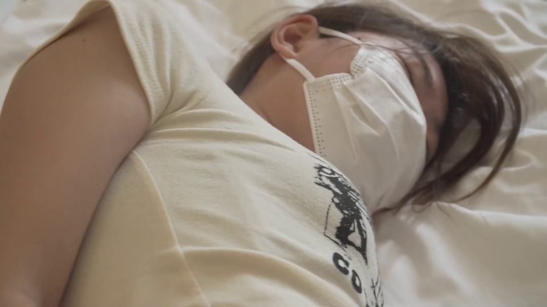 灰丝捆绑戴头套，美女无奈变土匪~-2