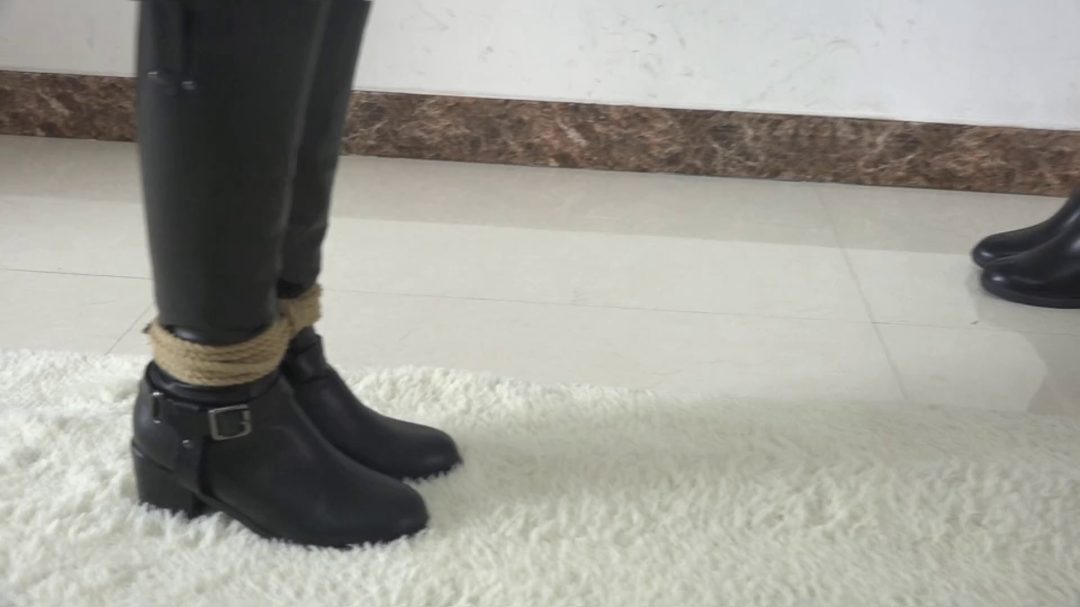 定拍捆绑入狱的女孩-3