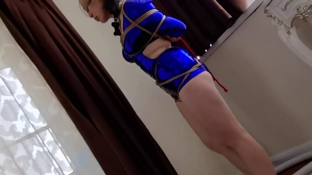 小母蓝色紧身衣，钻石丝袜！凌空吊起！-7