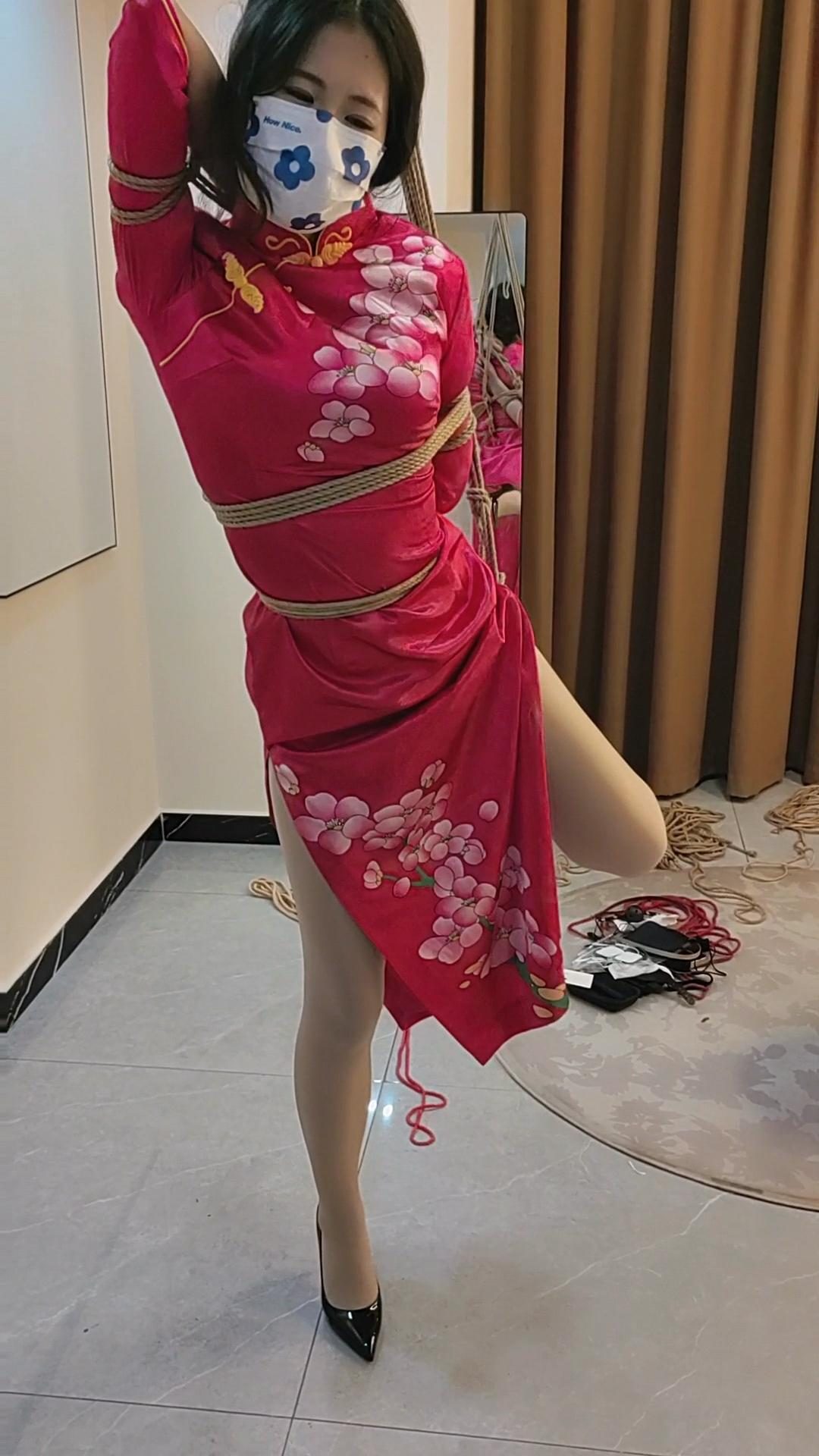 旗袍背剑式单腿紧缚-3