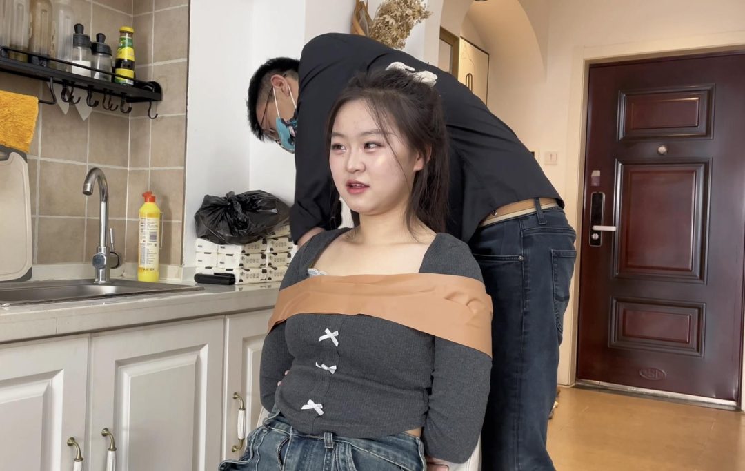 新模小困，胶带捆绑的初体验-2