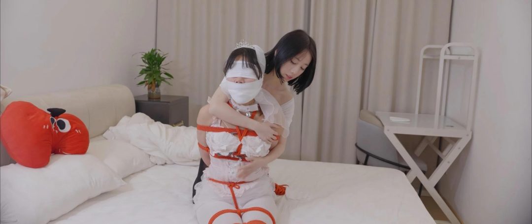 【红鲤鱼剧情】闺蜜被出轨男家暴，我把小三绑起来强吻！-8