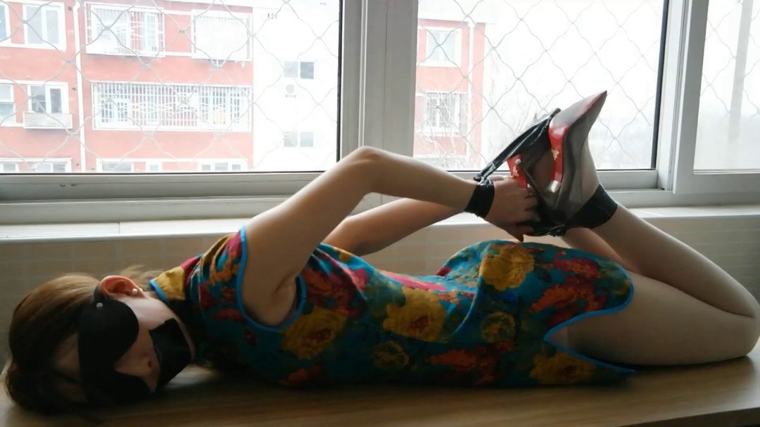 新模特女神演绎《高傲的一闪而现》-7