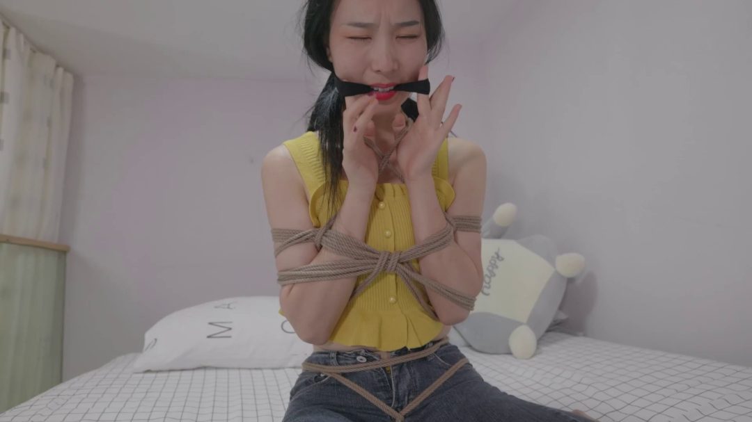 紧身牛仔裤与库里丝全身捆绑-6